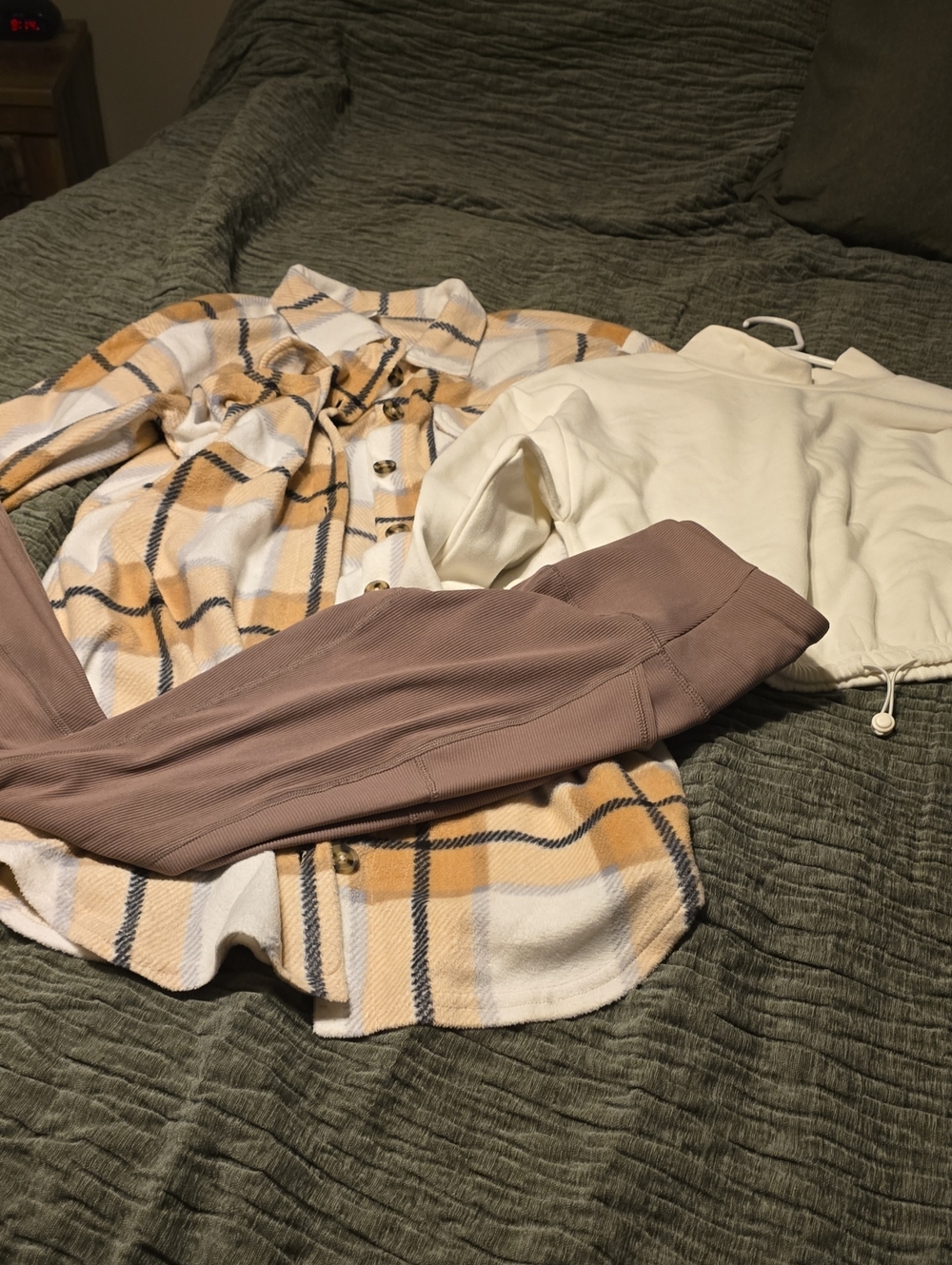 Women's Ribbed Jogger Pants in Mauve Taupe Shaket & Crop Sweater All New Medium